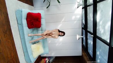 推荐【秀人网】台柱子【月音瞳(小兰)】大尺度私拍，原版无水印~E奶，天然少毛，大胆掰穴 (3)